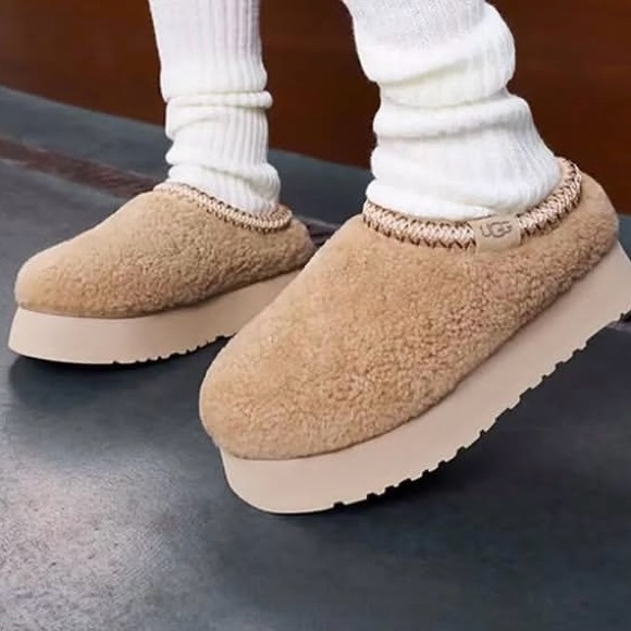 NEW UGG Women's TAZZ Maxi Curly In Sand Cozy Tan Slippers Sz 8 Platform - Picture 1 of 8